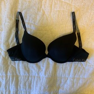 2 Black and Beige New Lightly Lined Calvin Klein Bras Size 38C